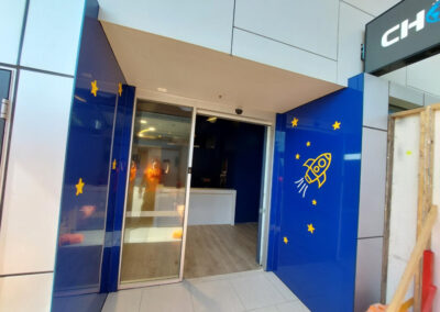 Chou Chou Bebe entrance painting